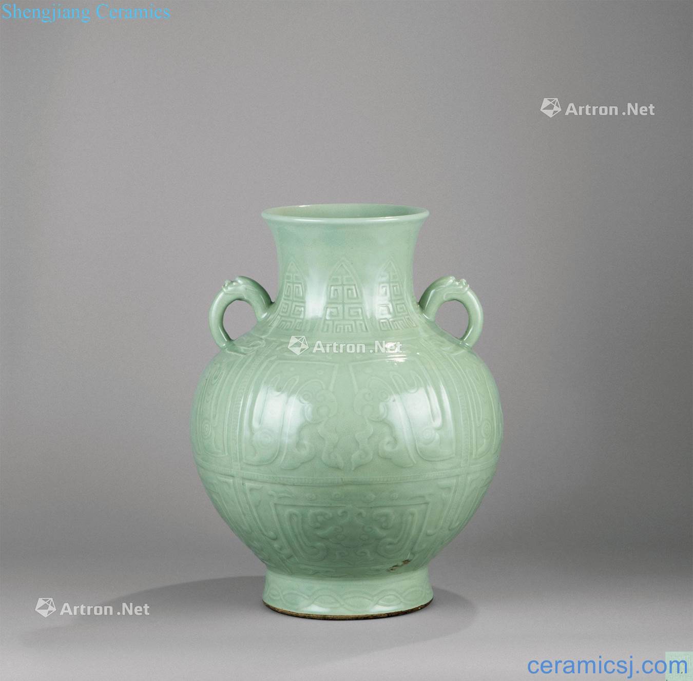 In the qing dynasty (1644-1911) powder blue glaze double beast ear big bottle