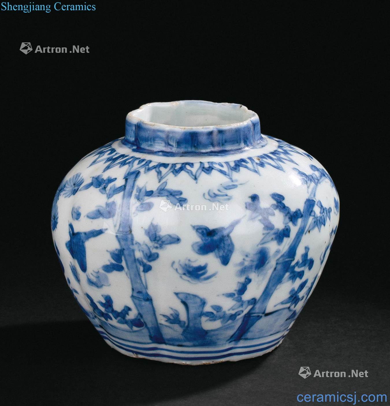 In the Ming dynasty (1368-1644) blue and white, poetic lines melon leng cans