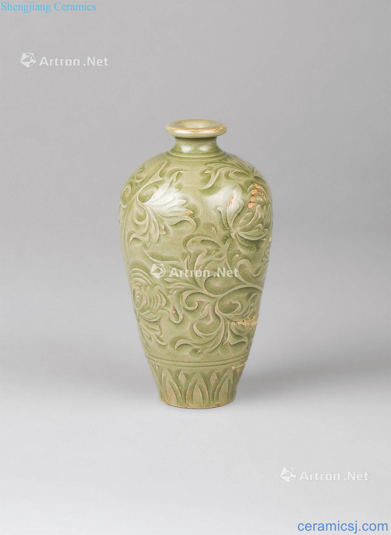 The song dynasty (960 ~ 1279) yao state kiln carved flower grain xiaomei bottle
