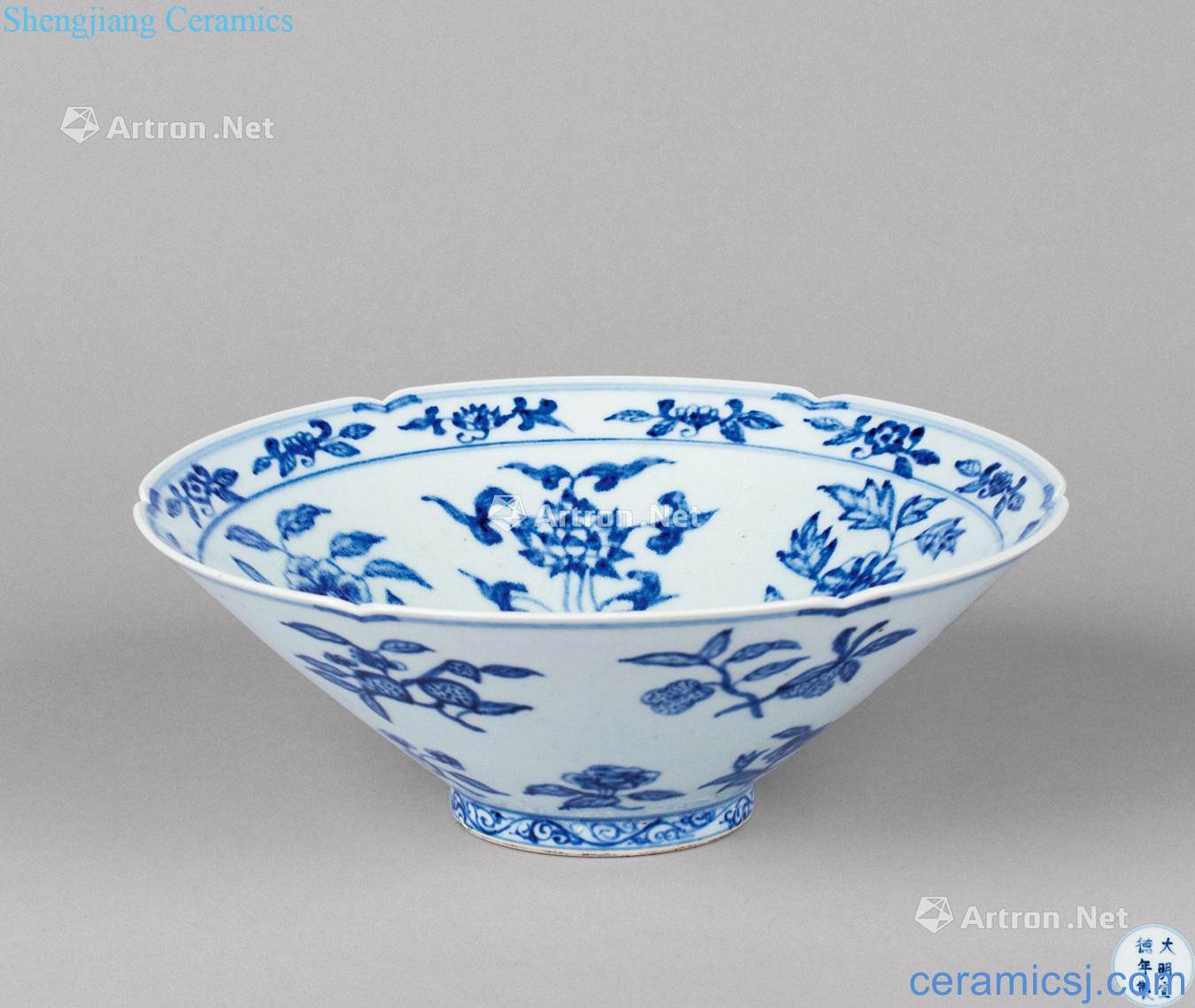 In the qing dynasty (1644-1911) blue and white flower grain flower mouth hat to bowl