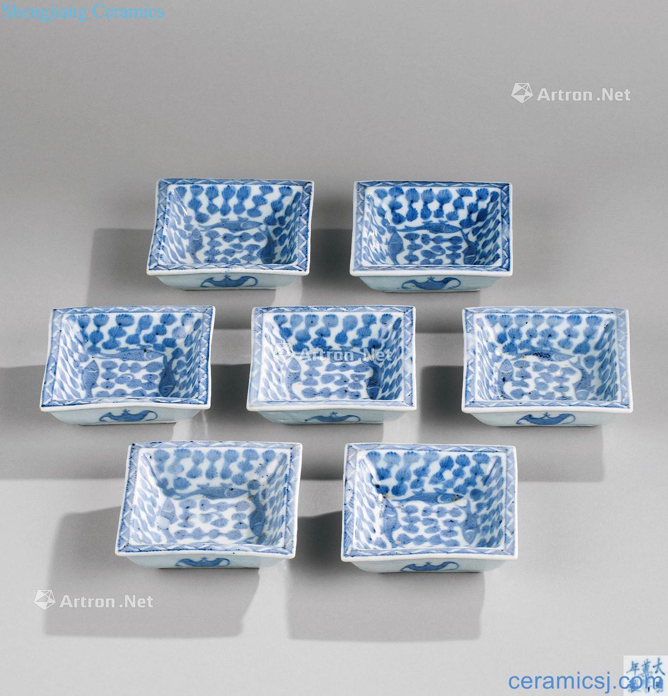 In the Ming dynasty (1368-1644) blue and white fish algae grain square plate (seven pieces of a set of)