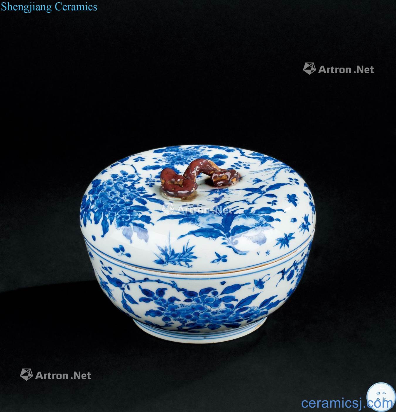 Late Ming dynasty (about 1627-1627) blue and white flower butterfly tattoo ganoderma lucidum button box