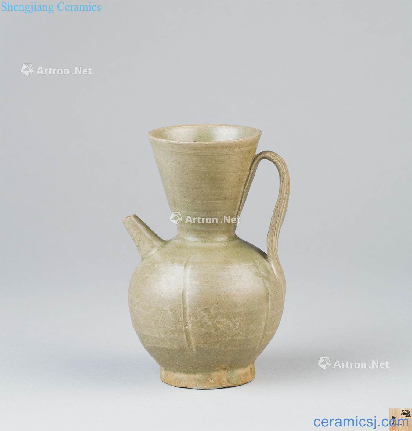 The tang dynasty (618-907) of the kiln melon prismatic ewer