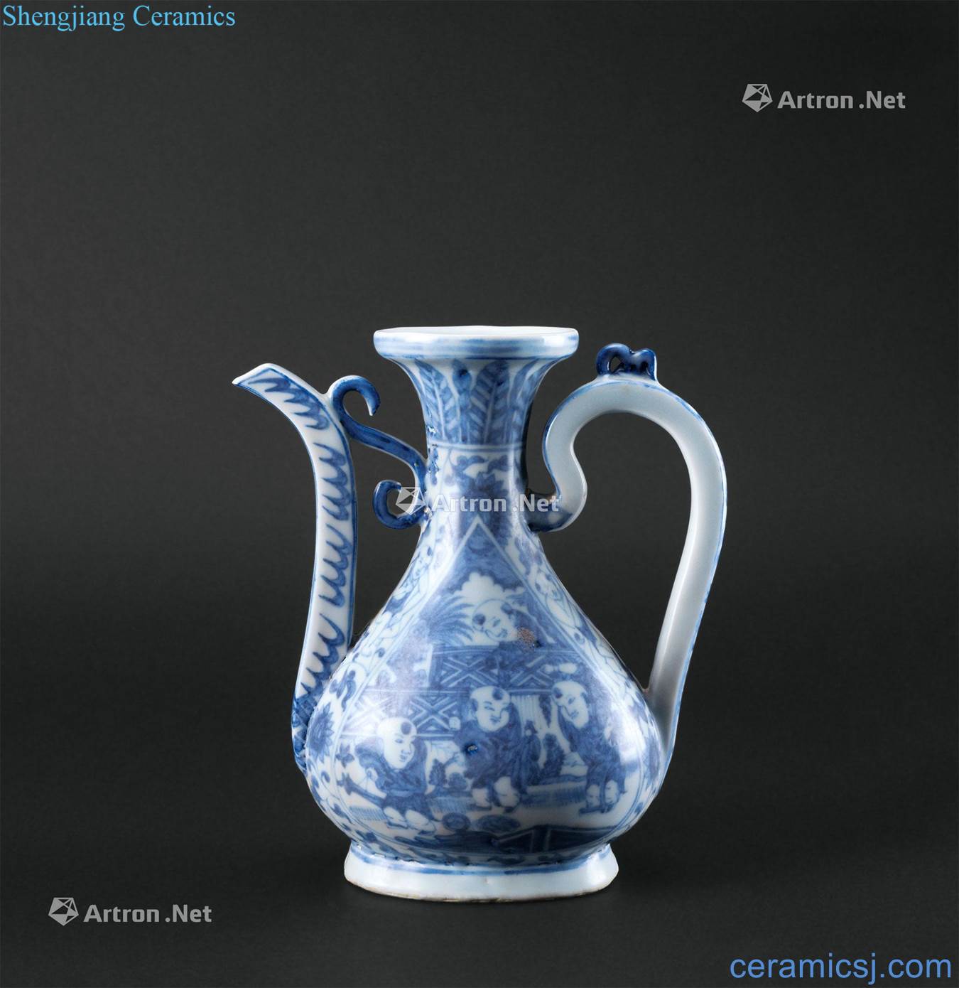 In the Ming dynasty (1368-1644) blue and white YingXiWen ewer