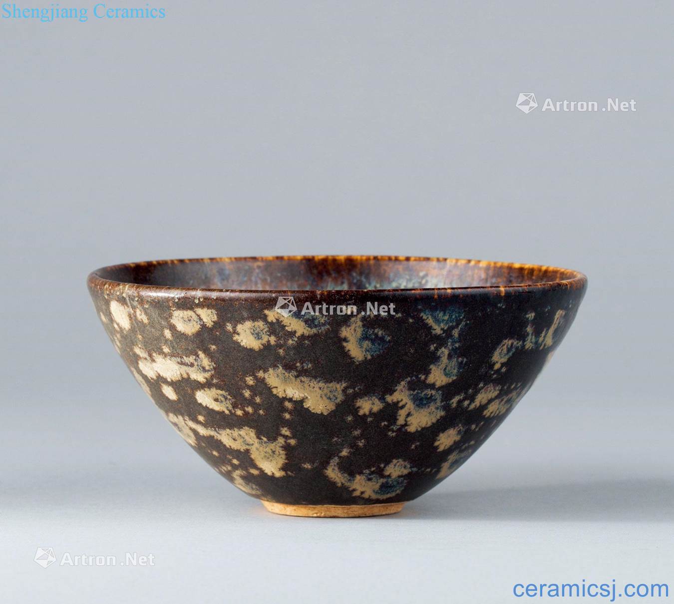 The song dynasty (960-1279), jizhou kiln paper-cut decals deer green-splashed bowls