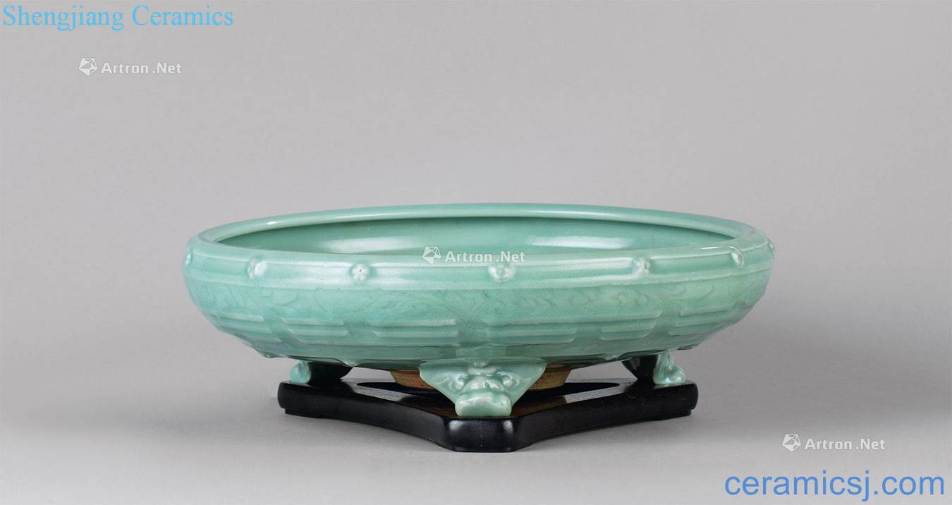 Yuan dynasty (1271-1368), longquan celadon water tray with three legs