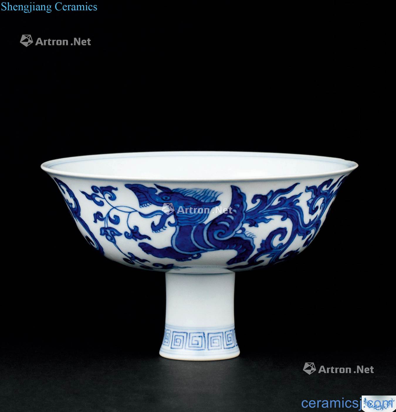 In the qing dynasty (1644-1911) blue and white dragon footed bowl