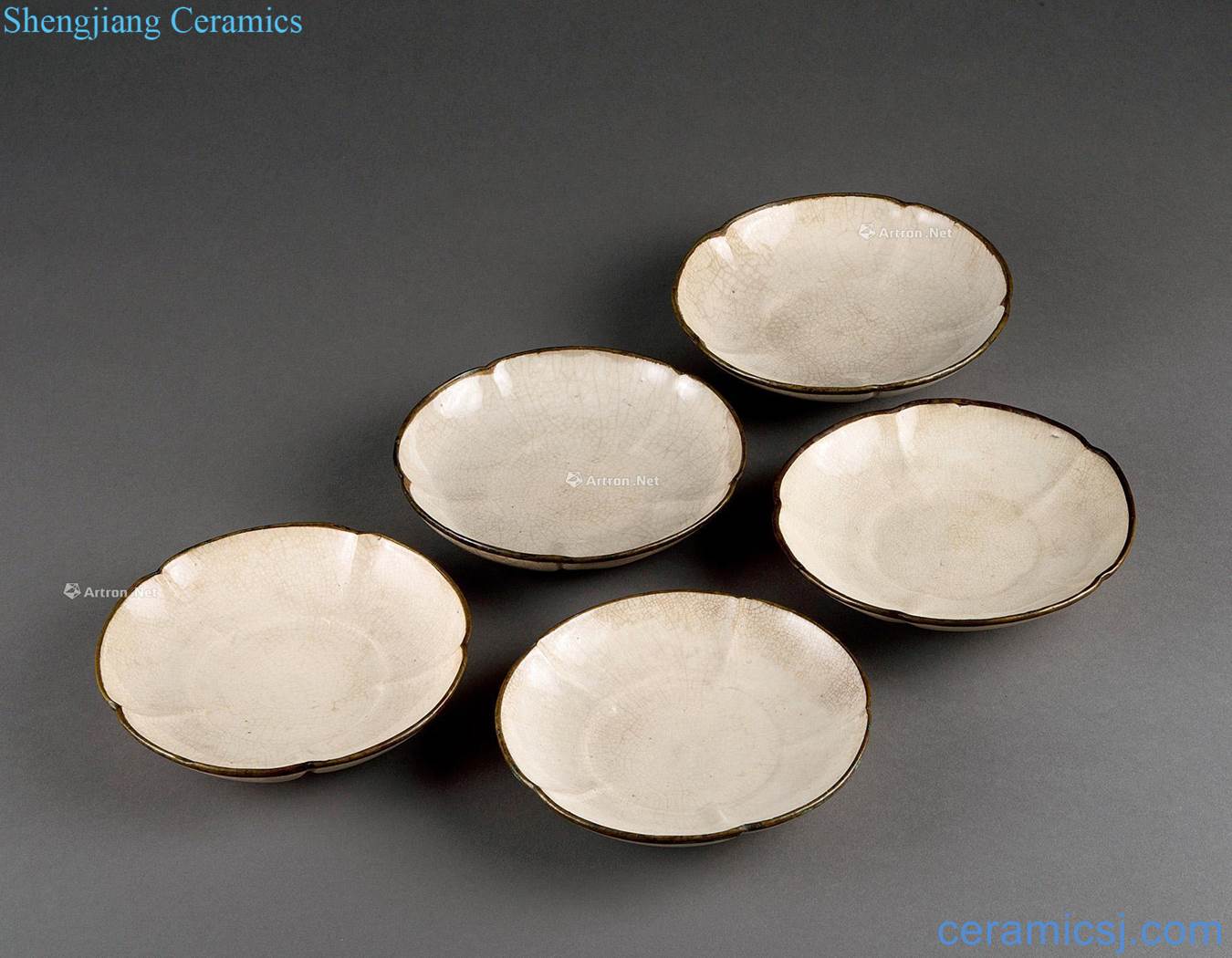 The song dynasty Imitation of elder brother glaze craft flower mouth plate (5)
