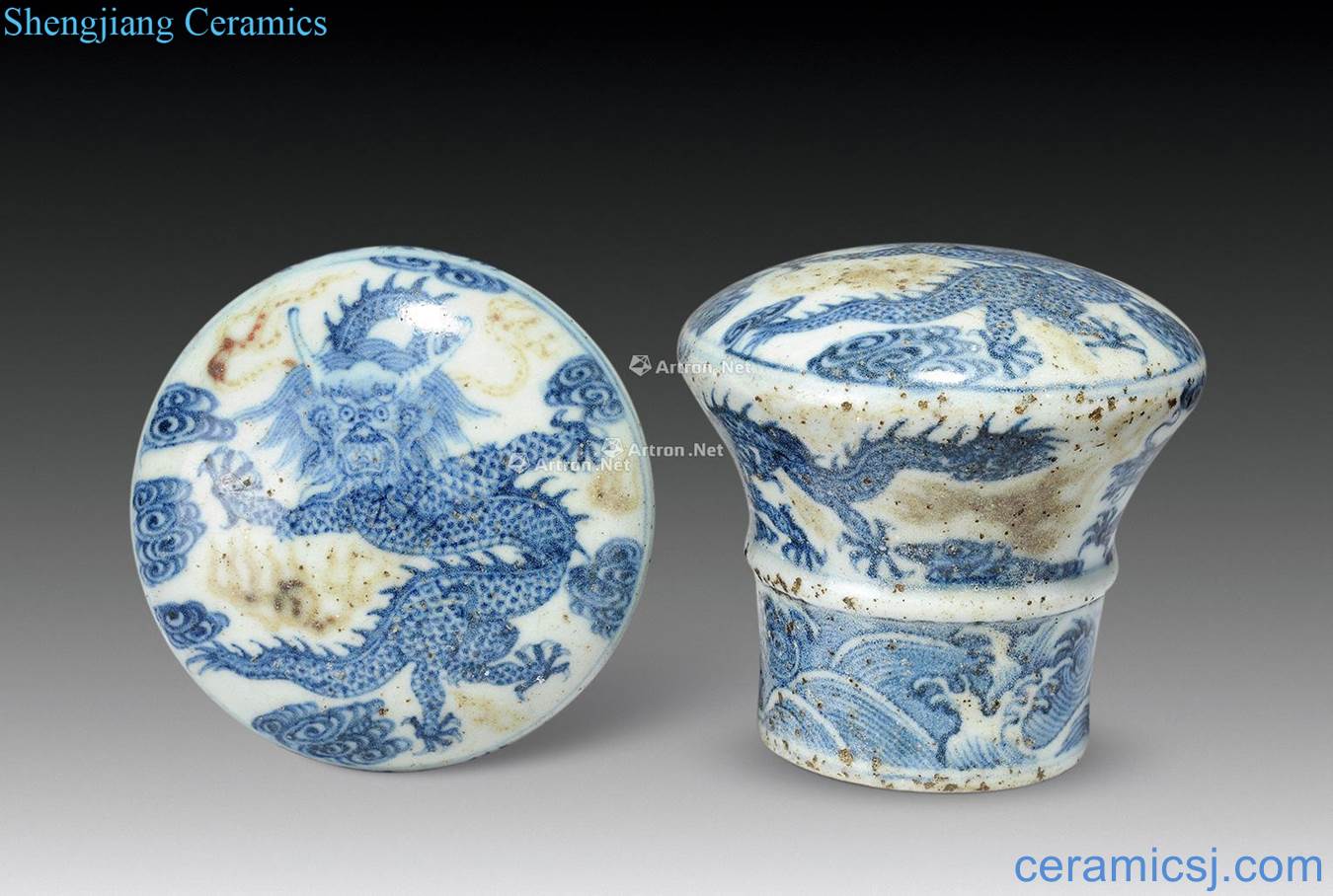 In the qing dynasty Blue and white youligong YunLongWen porcelain axis (a)