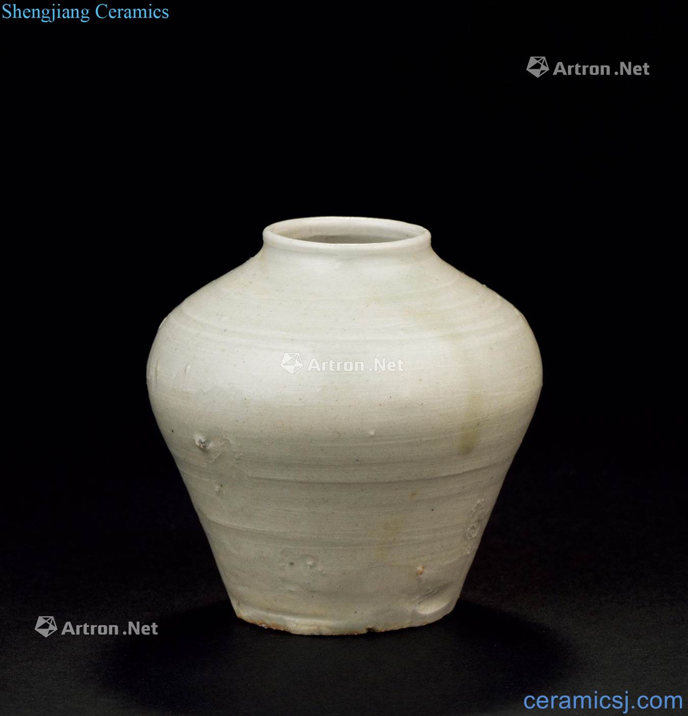 The song dynasty (960-1279), kiln white porcelain pot