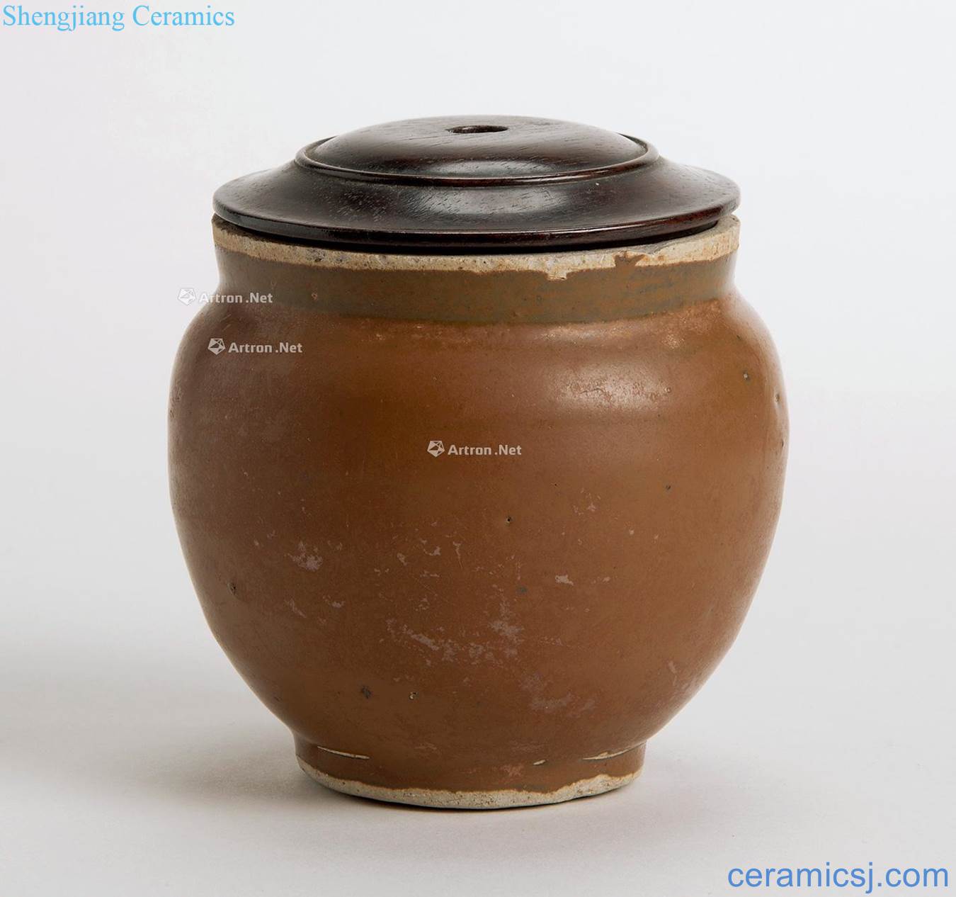 The song dynasty Henan kiln brown colour tank