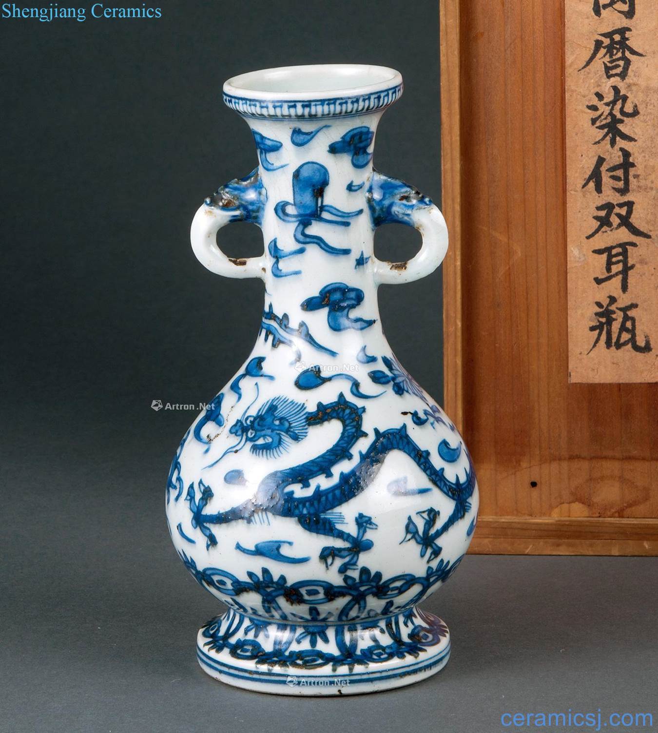 Qing dynasty Imitation Ming blue and white dragon bottle of my ears
