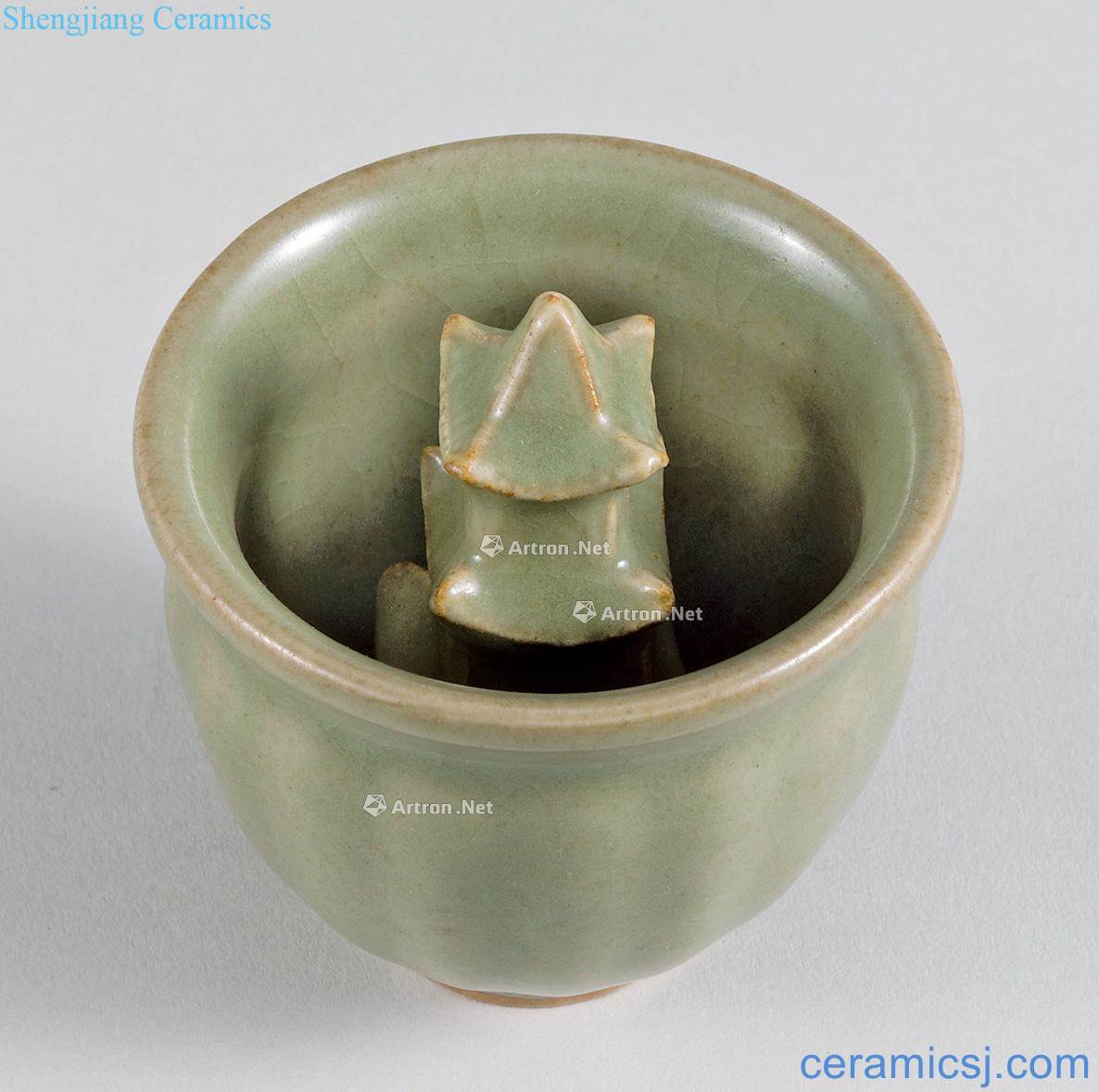 Ming Longquan celadon fair mug