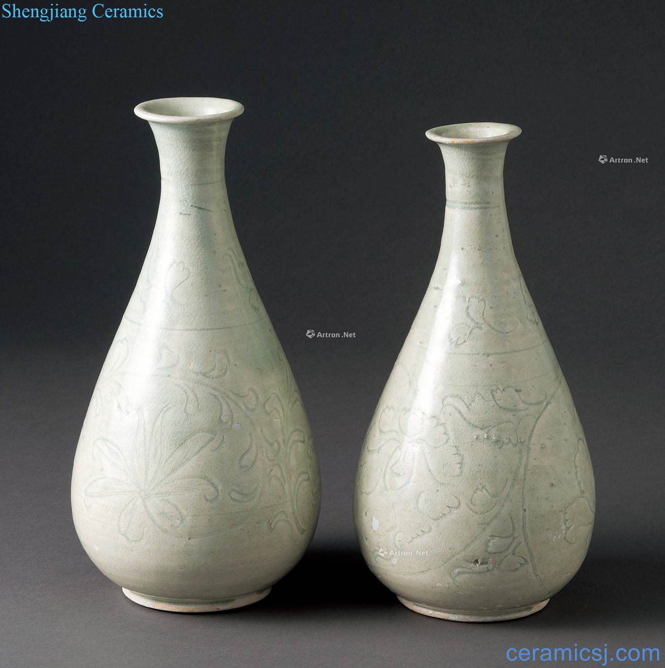 Song shadow carved green vase (a)