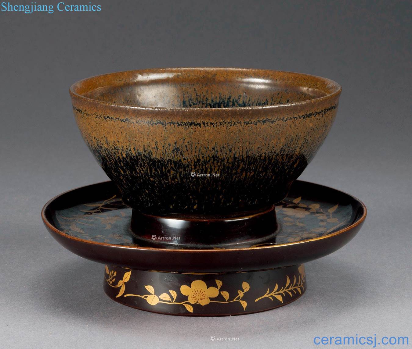The song dynasty To build kilns temmoku bowl attached to the table