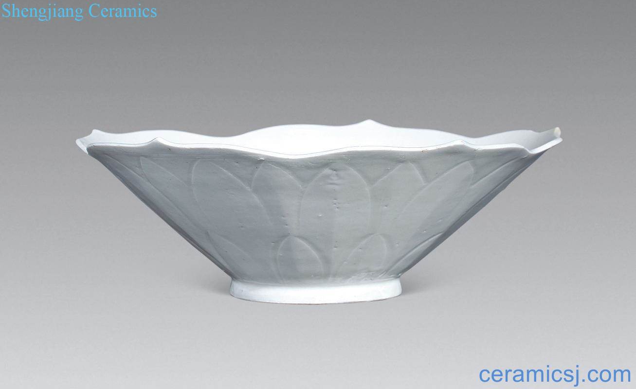 Ming White glazed lotus-shaped plate