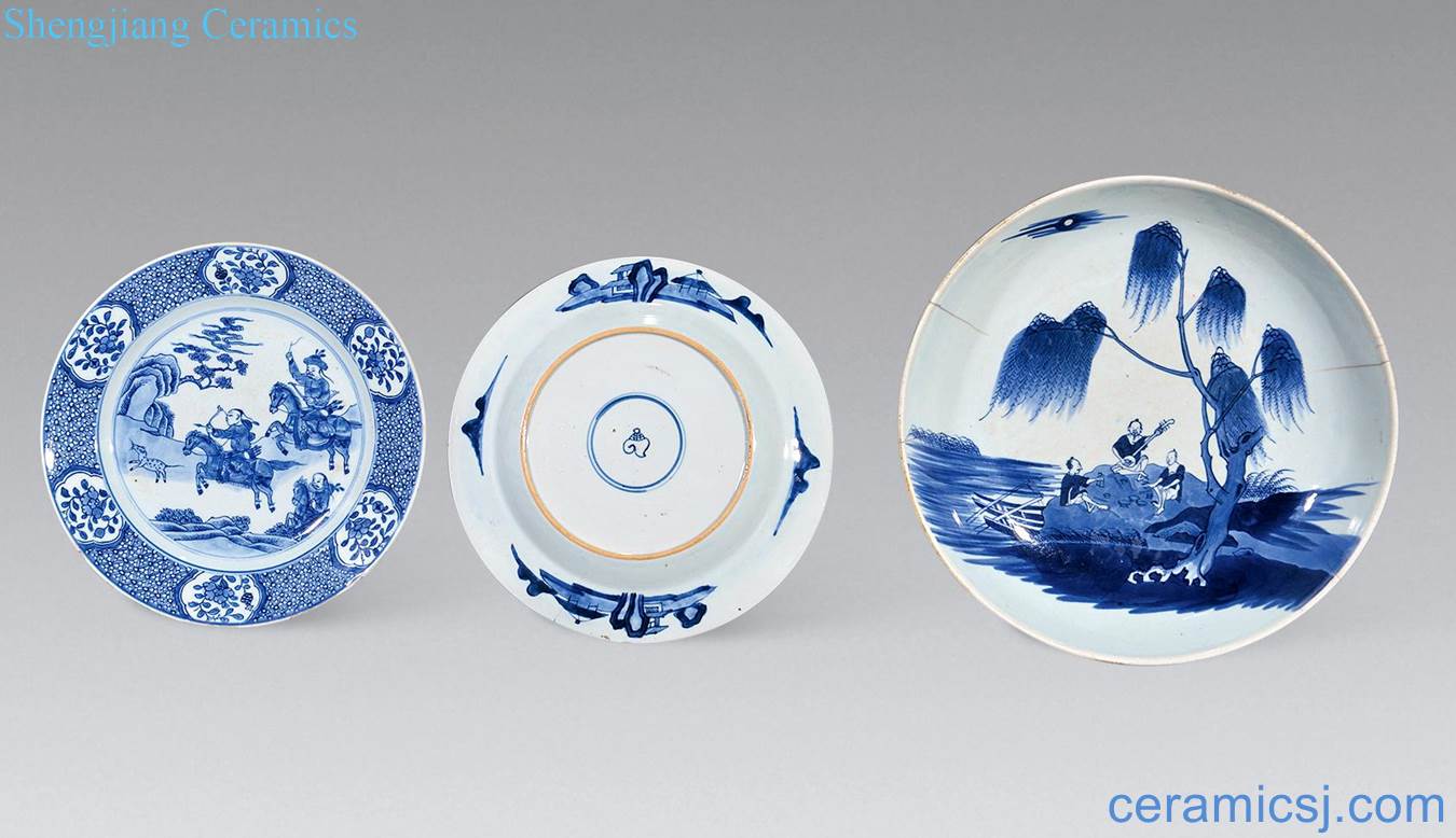 Mid qing Blue and white hunting figure plate pair and blue and white fish dish