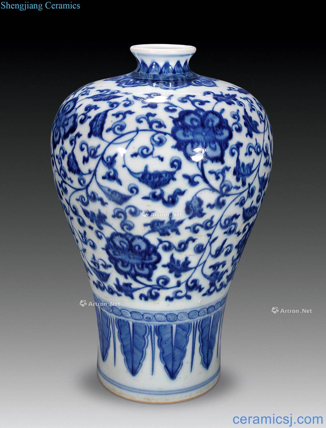 Qing yongzheng Blue and white lotus flower plum bottle