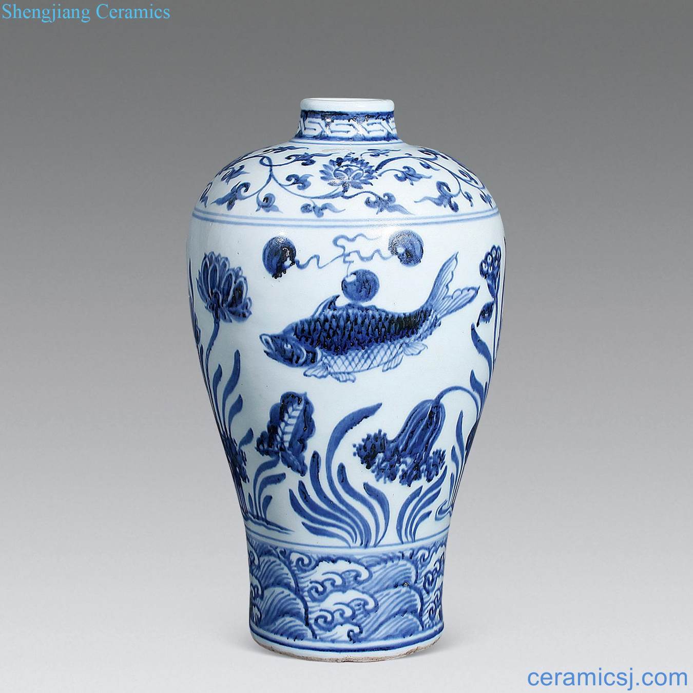 Ming dynasty Blue and white fish grain mei bottle