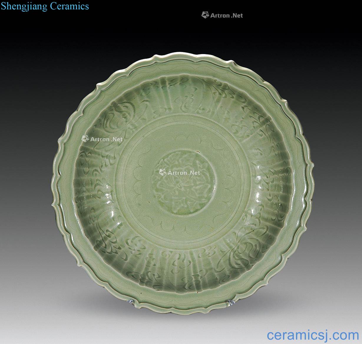 Ming Longquan lotus-shaped plate