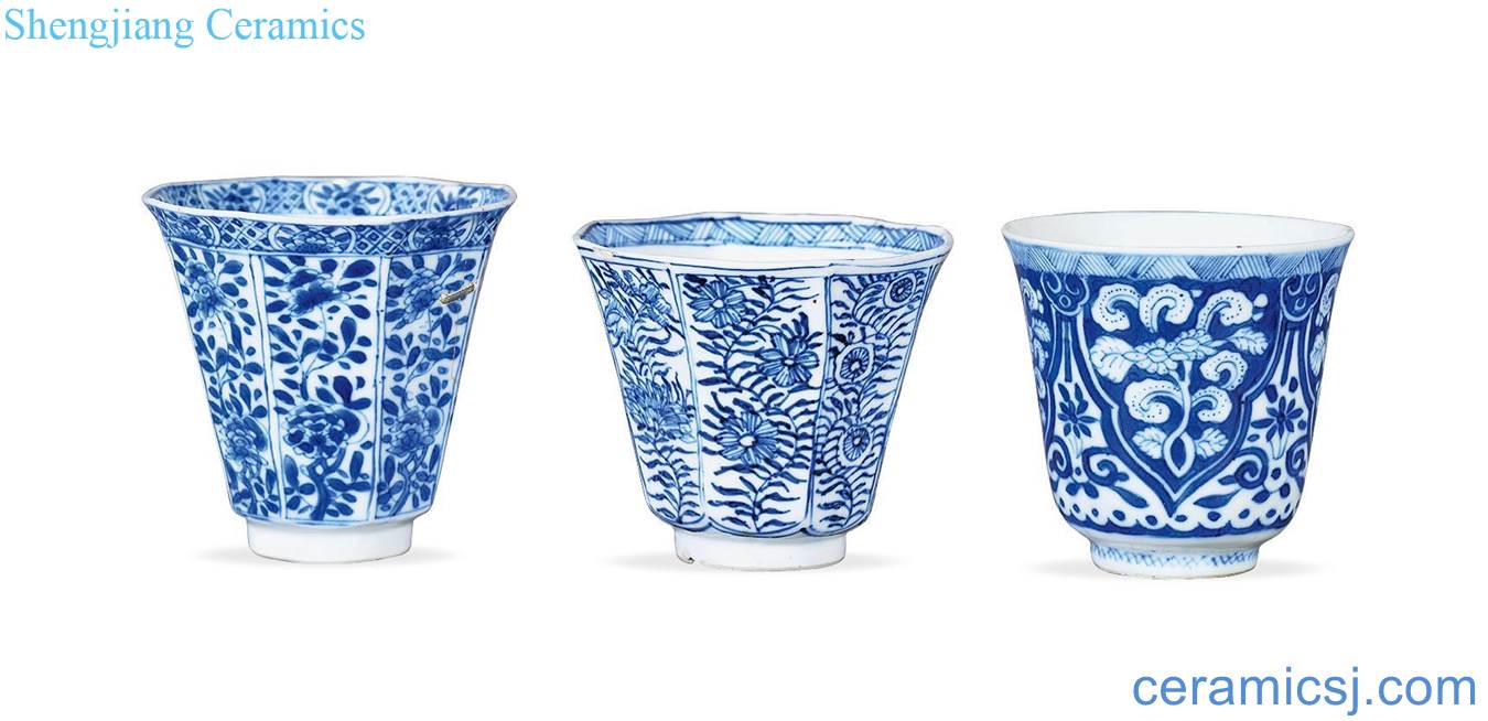 The qing emperor kangxi Blue and white flower bell cup (three)