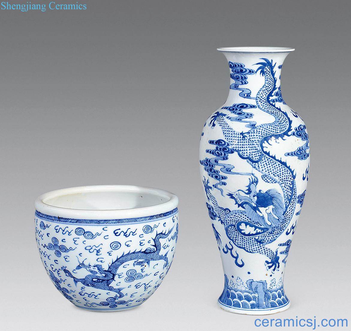 In late qing dynasty Blue and white dragon bottle, small cylinder (two)