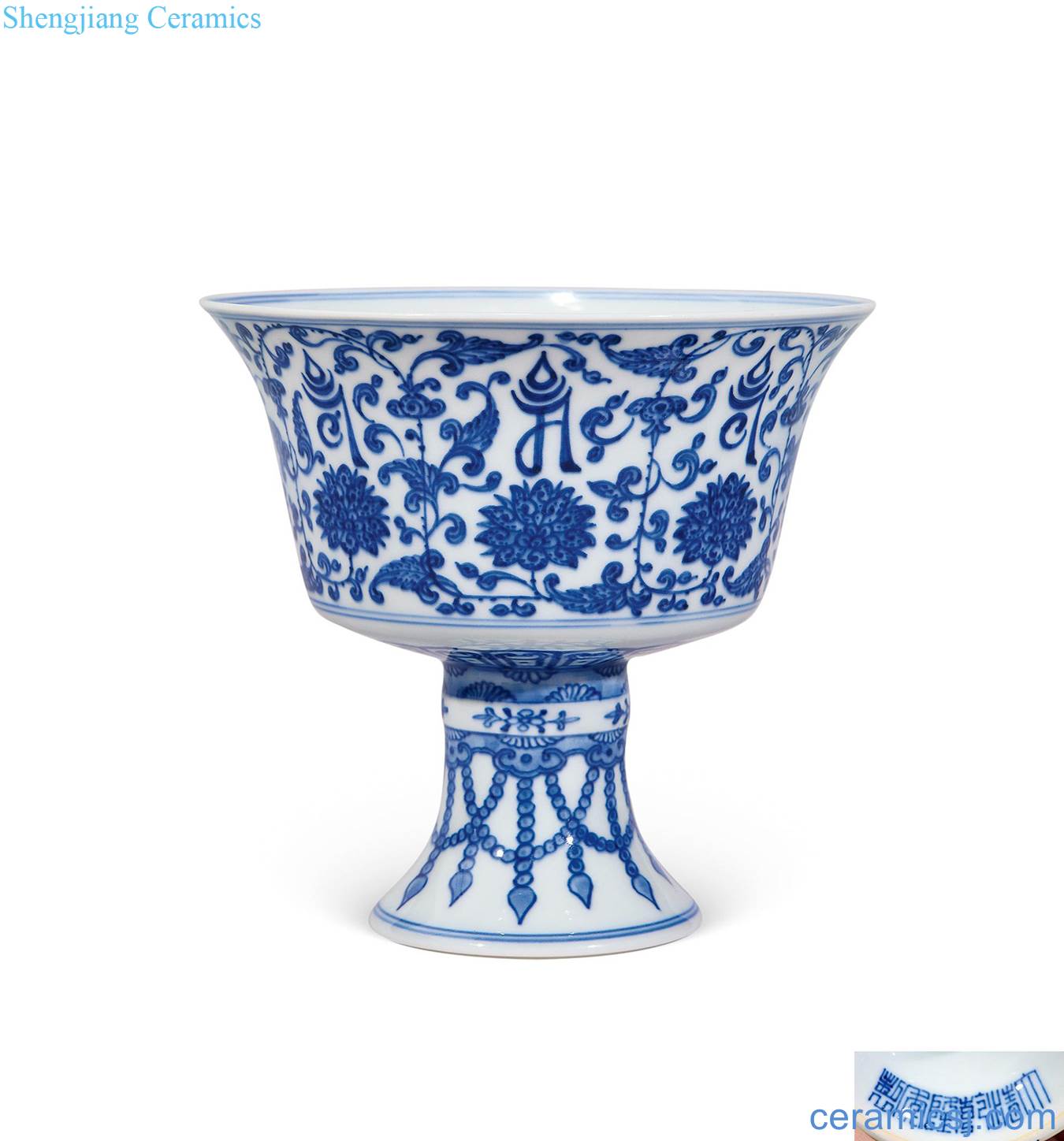 Qing qianlong Blue and white lotus flower footed cup