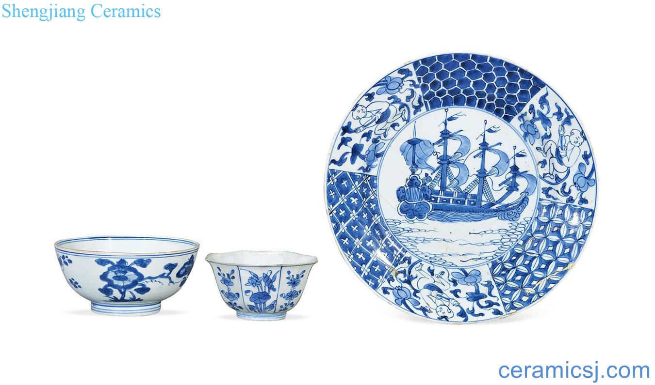 In the early qing Blue and white flower bowl, plate (three pieces)