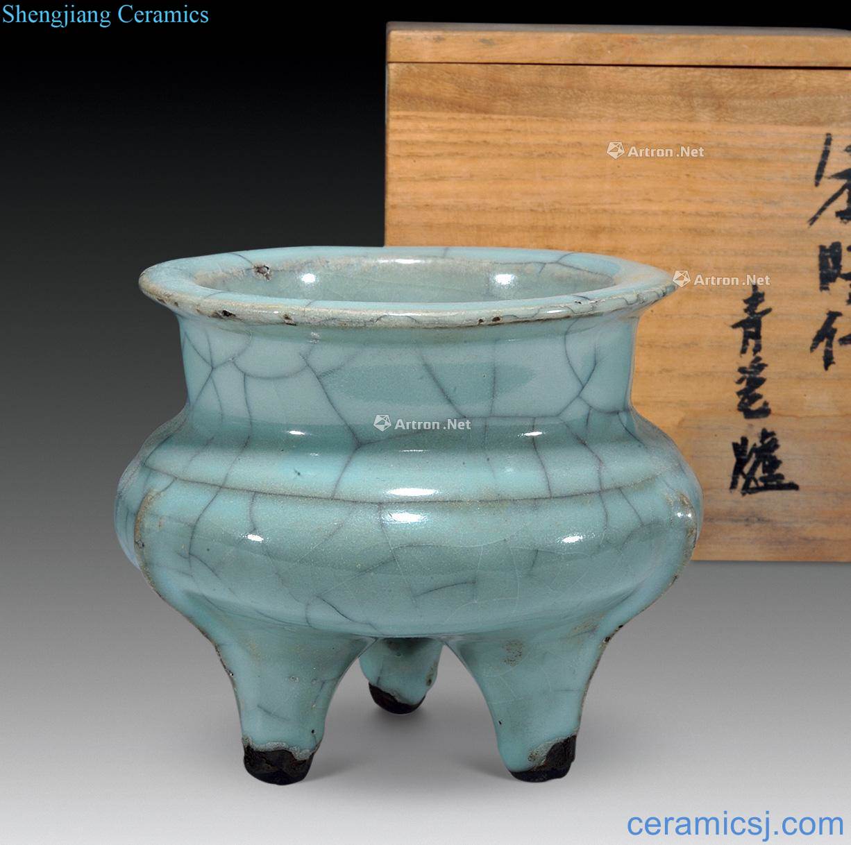 The southern song dynasty officer glaze furnace with three legs
