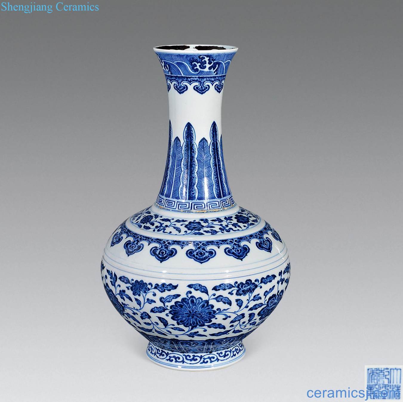 Qing qianlong Blue and white flower design