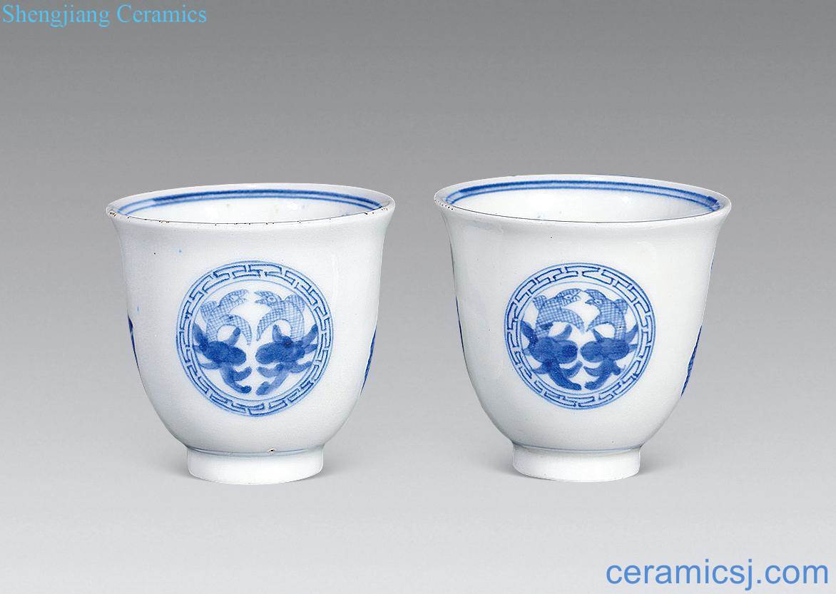 The qing emperor kangxi Blue and white antique lines (a) small cup