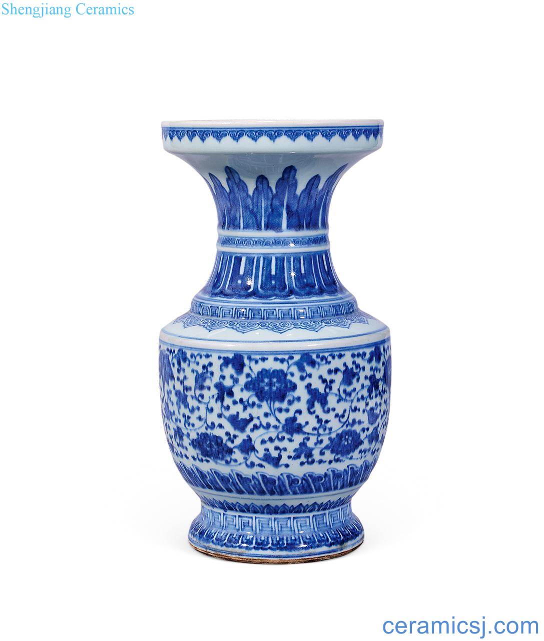 Qing qianlong Blue and white lotus flower dish buccal bottle