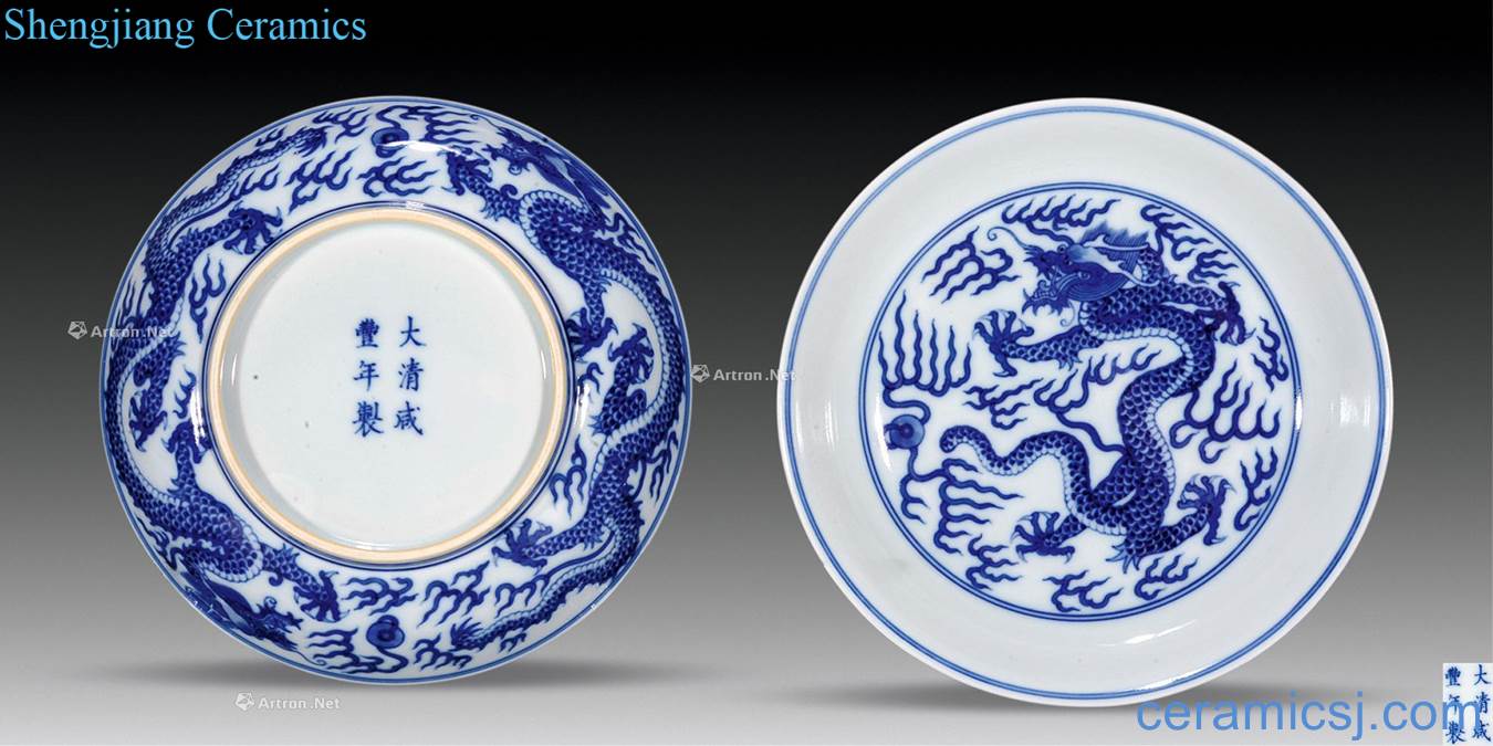 qing Blue and white dragon disc