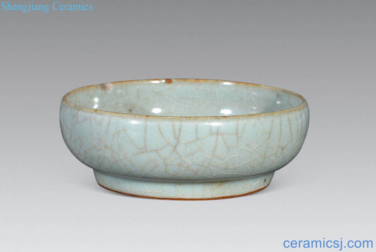 yuan Longquan celadon shallow bowl