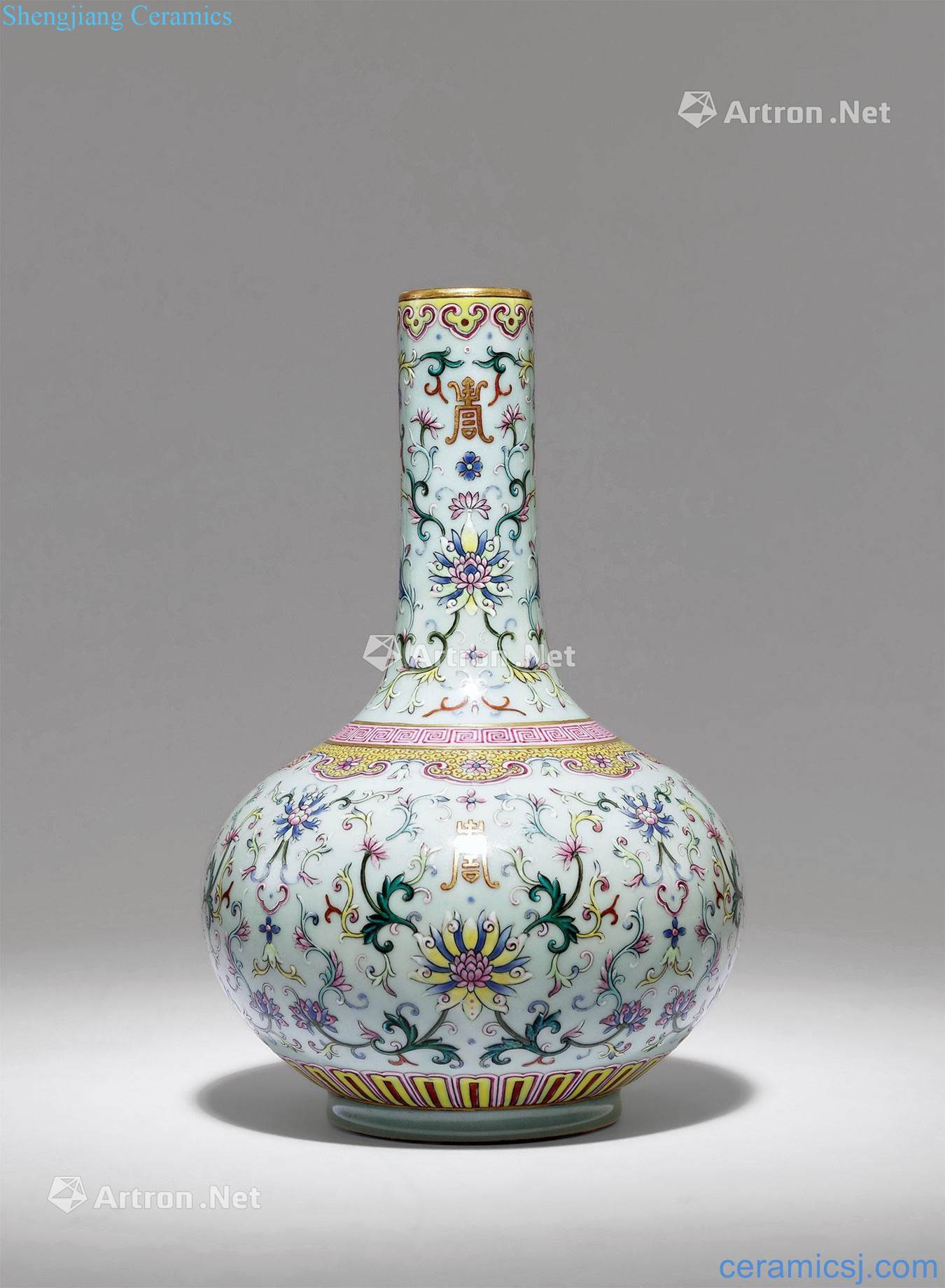 Qing qianlong pea green to powder enamel glaze branch lines the flask