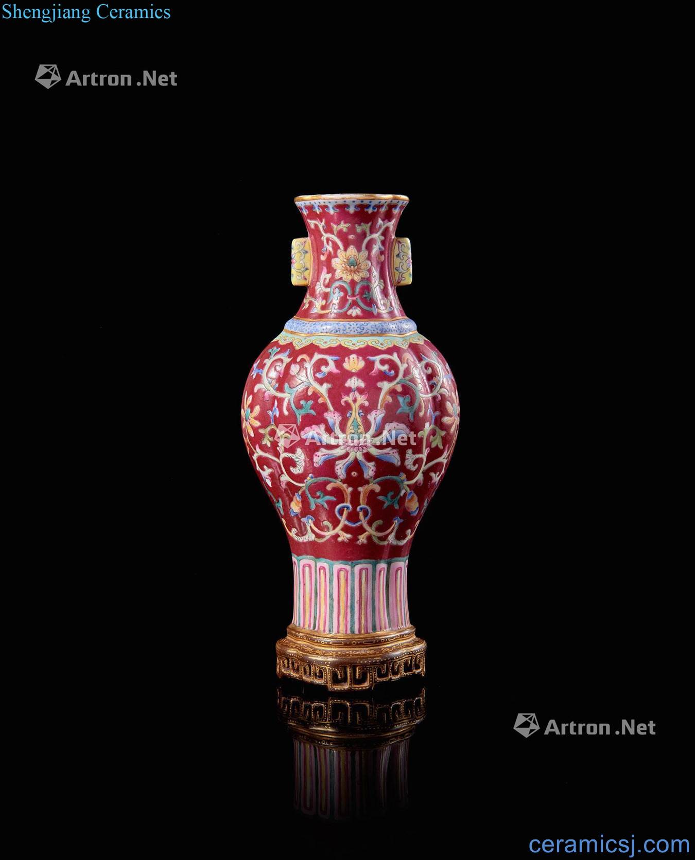 Qing qianlong purple famille rose medallion in recent years.in its bottle