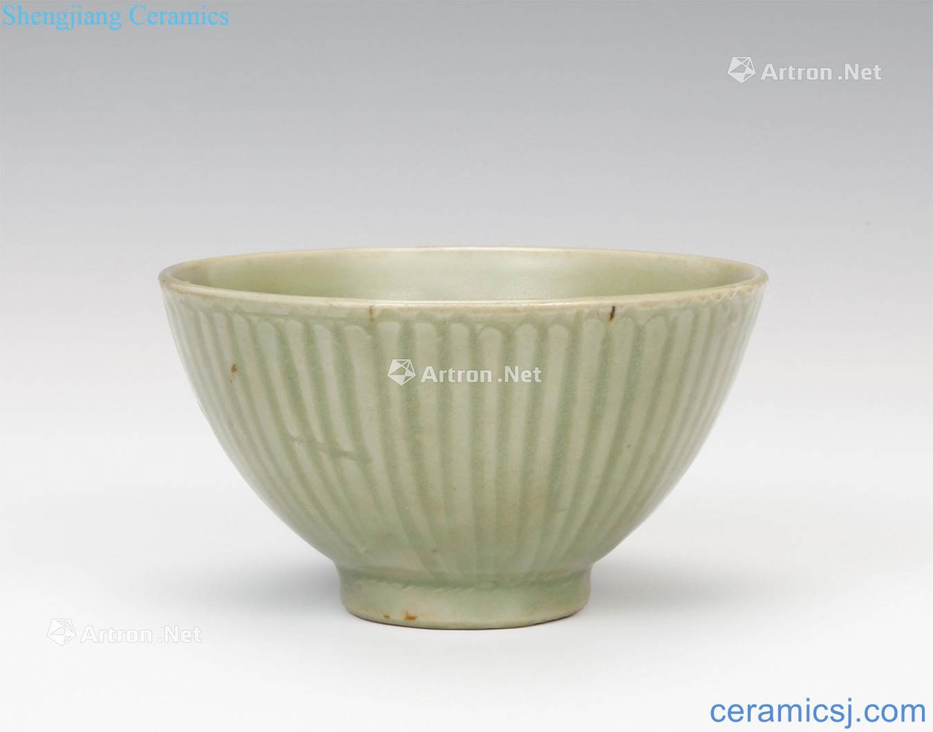 Ming Longquan celadon bowl carved decorative pattern