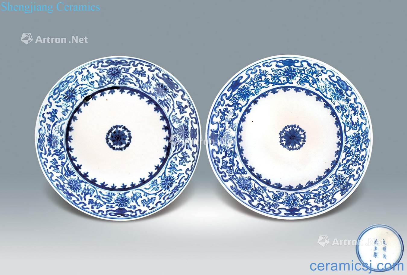 qing Blue and white sweet grain disc of a couple