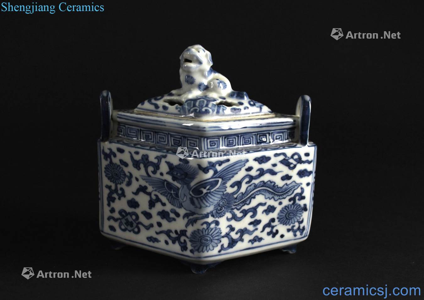 The late qing dynasty Blue and white longfeng grain lion button diamond aroma stove