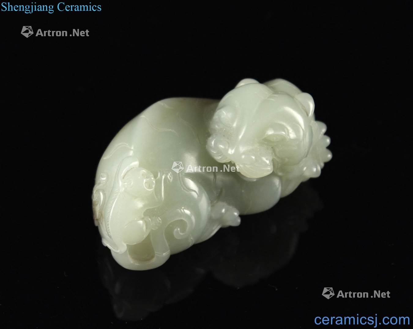 In the qing dynasty The tea-house jade carving the mythical wild animal small place