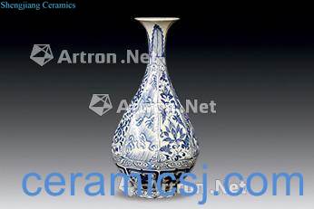 In the Ming dynasty Blue and white flower jade spring bottle