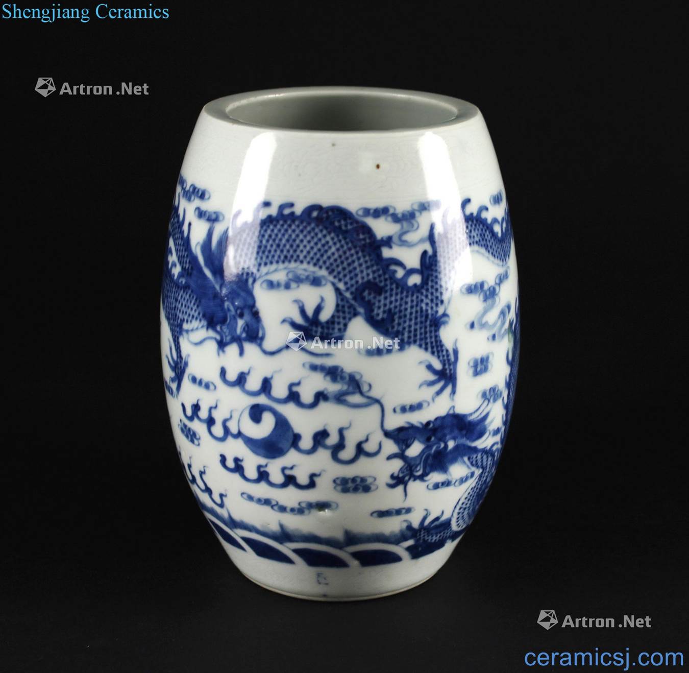 In the qing dynasty Blue and white dragon playing pearl grain drum brush pot