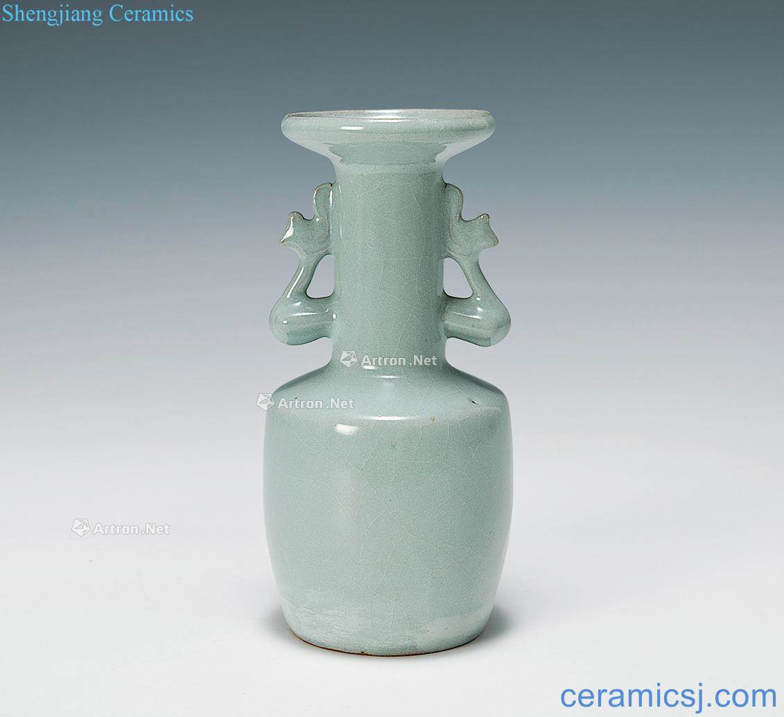 The southern song dynasty Longquan glaze double phoenix ear dish buccal bottle
