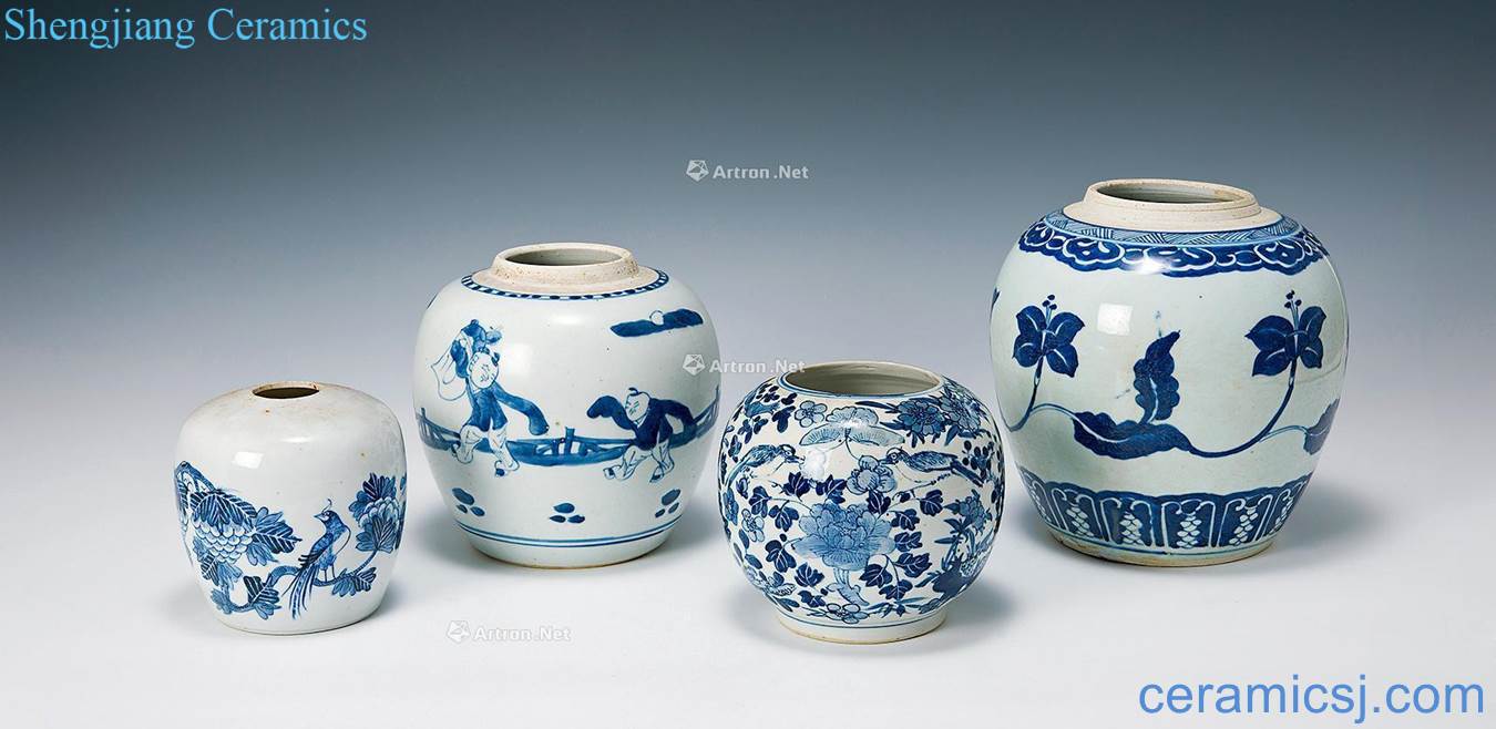 In the 19th century blue and white pot (four)