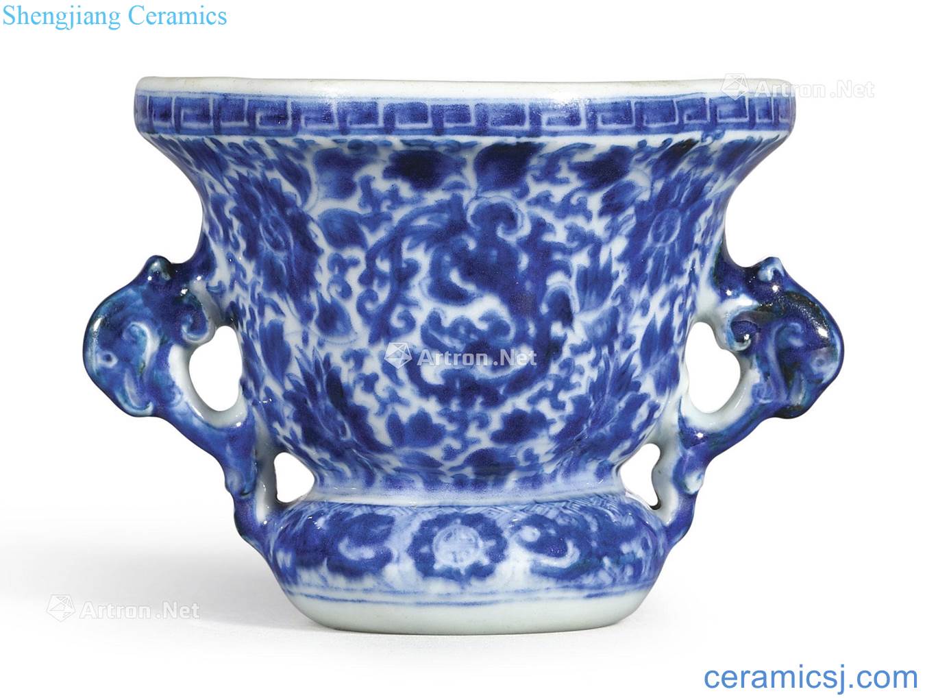 Ming jiajing Blue and white dragon haitang type ear cup