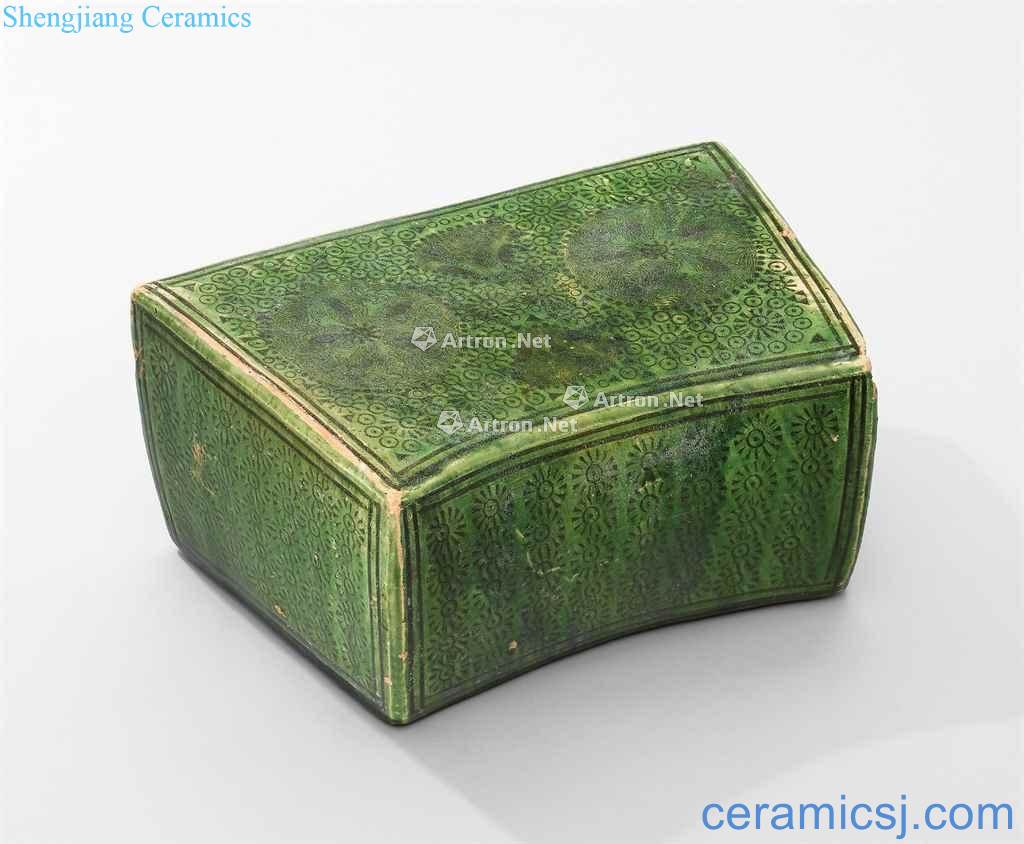The early northern song dynasty cizhou kiln is green glaze local pattern pillow twisted placenta