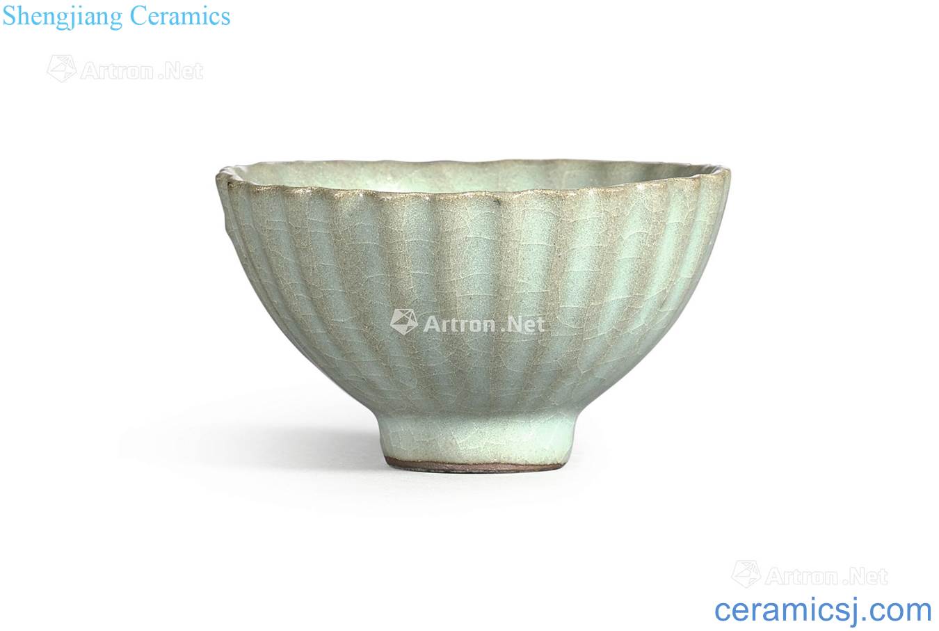 The southern song dynasty Longquan officer glaze chrysanthemum petals 盌