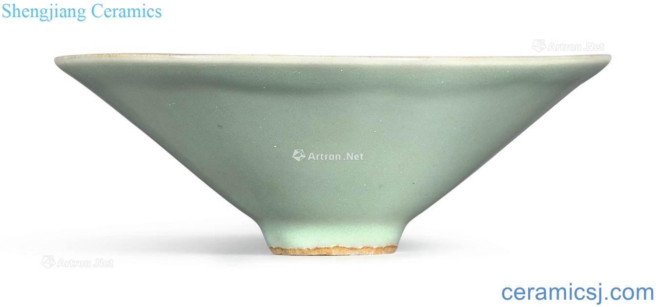 The song dynasty Longquan green glaze 盌 dai li