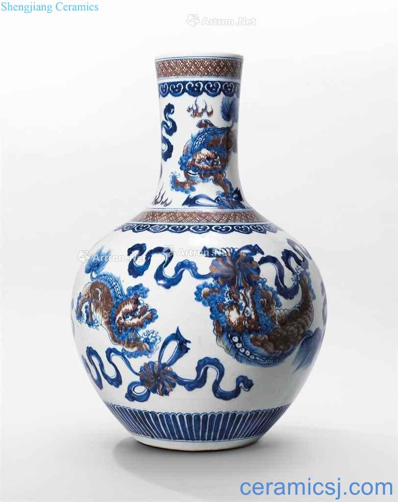 In the 18th century qing Blue and white youligong lion ball tree