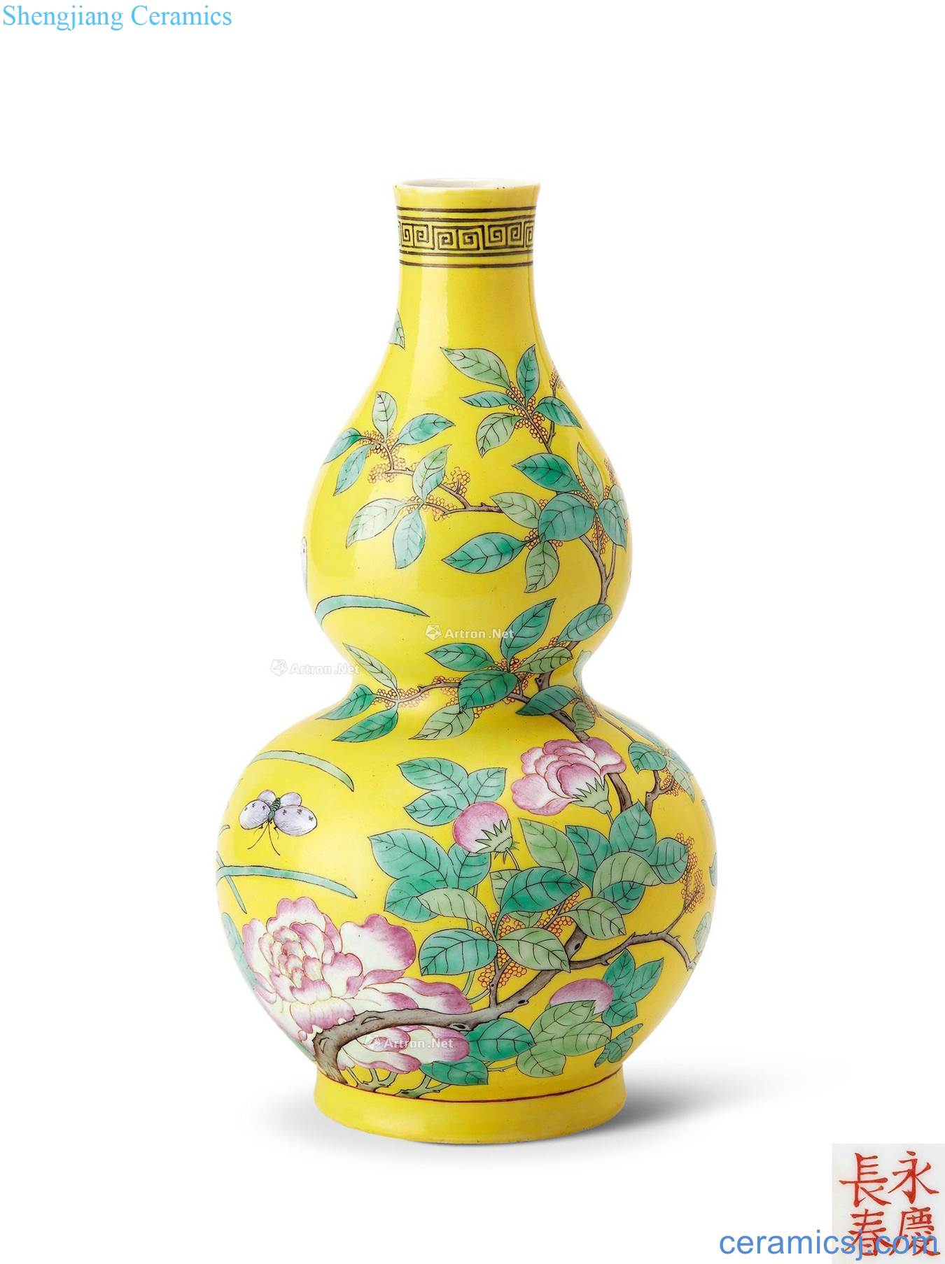 Qing guangxu Huang pastel flowers butterflies gourd bottle